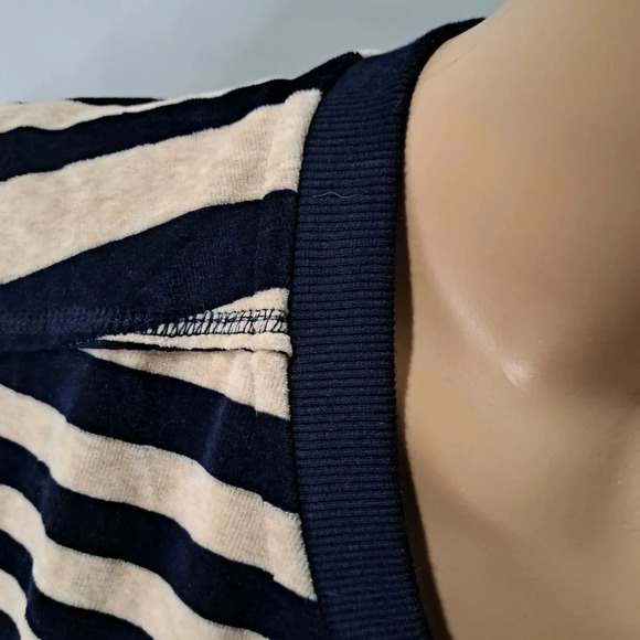 Calvin Klein velour top - Picture 5 of 10